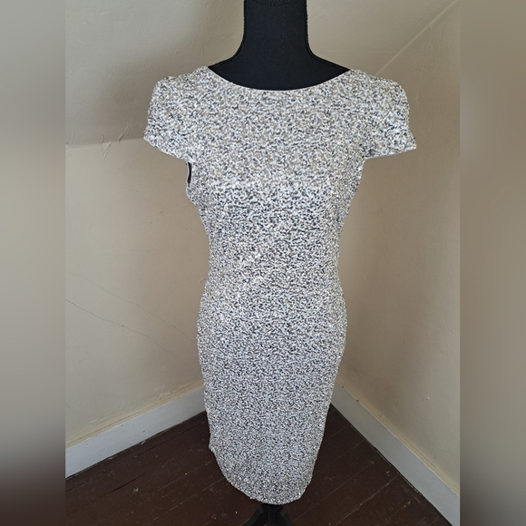 Badgley Mischka White Silver Gold Swank Sequin Sheath Open Back Dress Size 10 - Picture 2 of 15